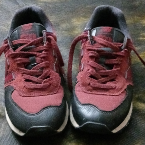 Shoes - Picture 4 of 4